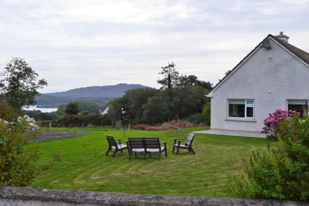 Twin Lake View - Bungalow In Pontoon Foxford Exterior foto