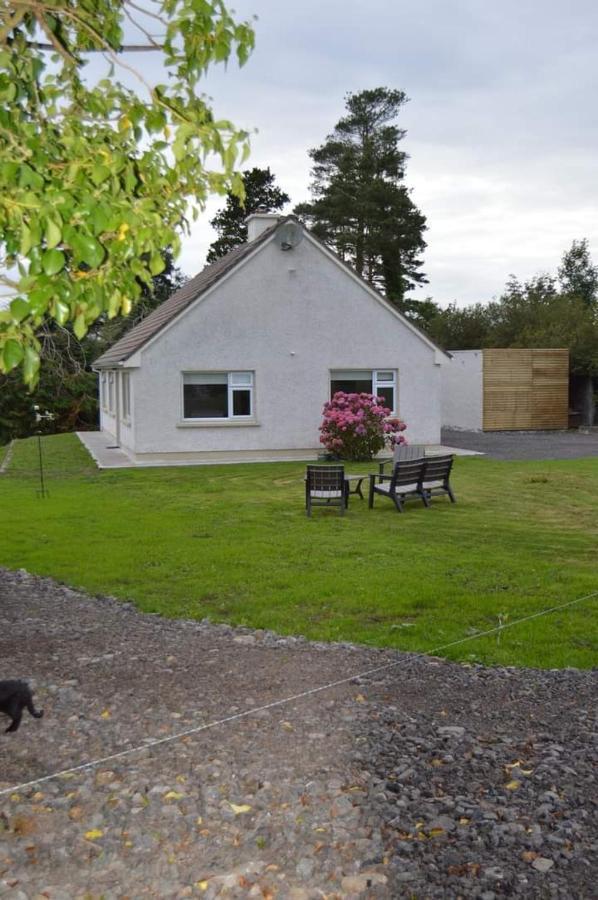 Twin Lake View - Bungalow In Pontoon Foxford Exterior foto